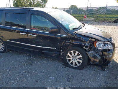 CHRYSLER TOWN & COUNTRY