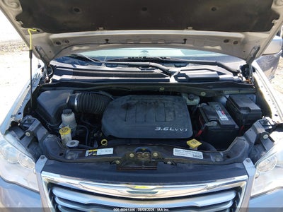 CHRYSLER TOWN & COUNTRY