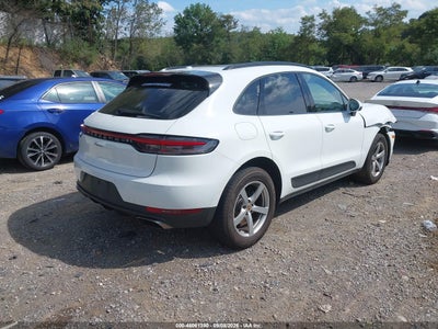 PORSCHE MACAN