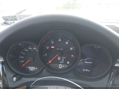 PORSCHE MACAN