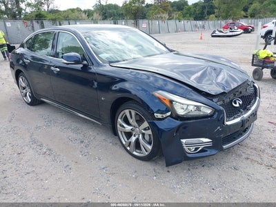INFINITI Q70L