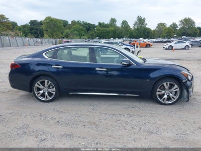 INFINITI Q70L