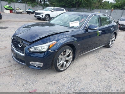 INFINITI Q70L