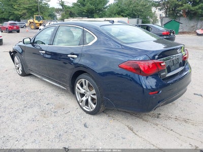 INFINITI Q70L
