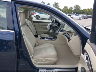 INFINITI Q70L