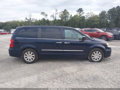 CHRYSLER TOWN & COUNTRY