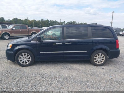 CHRYSLER TOWN & COUNTRY