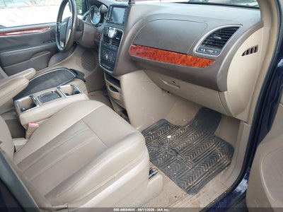 CHRYSLER TOWN & COUNTRY