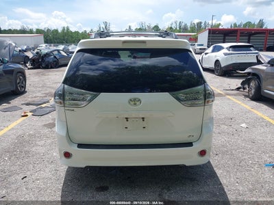 TOYOTA SIENNA