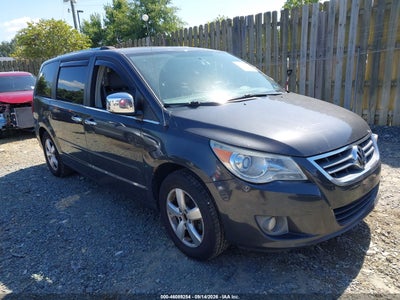 2011 Volkswagen Routan SEL Premium