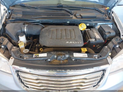 CHRYSLER TOWN & COUNTRY