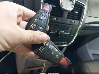CHRYSLER TOWN & COUNTRY