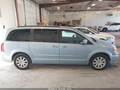 CHRYSLER TOWN & COUNTRY