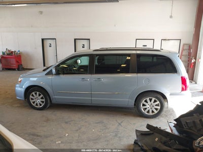 CHRYSLER TOWN & COUNTRY