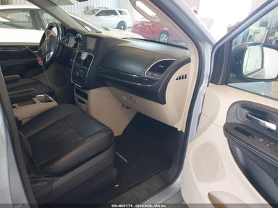 CHRYSLER TOWN & COUNTRY