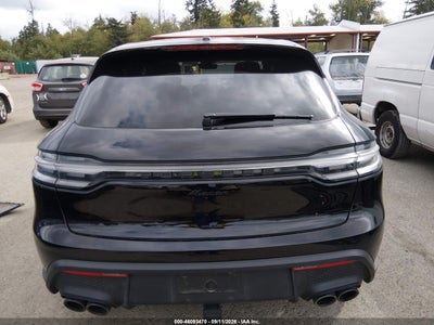 PORSCHE MACAN
