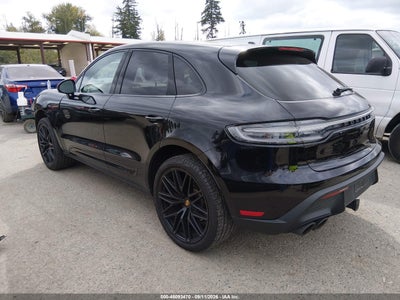 PORSCHE MACAN