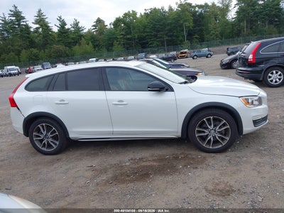 VOLVO V60 CROSS COUNTRY