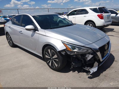 2022 Nissan Altima SV FWD