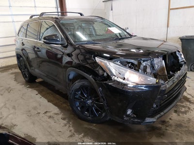 2019 TOYOTA HIGHLANDER SE