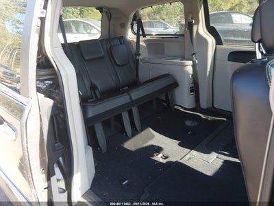 CHRYSLER TOWN & COUNTRY