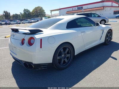 NISSAN GT-R