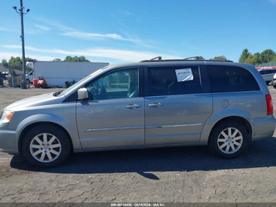 CHRYSLER TOWN & COUNTRY