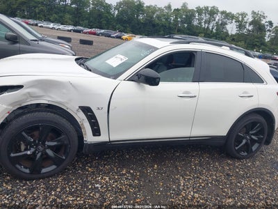 INFINITI QX70