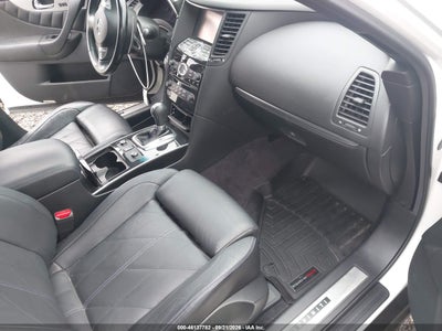 INFINITI QX70