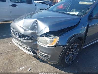 VOLVO V60 CROSS COUNTRY