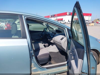 TOYOTA PRIUS V