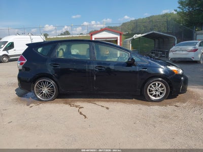 TOYOTA PRIUS V