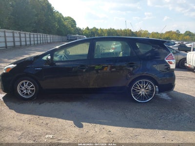 TOYOTA PRIUS V