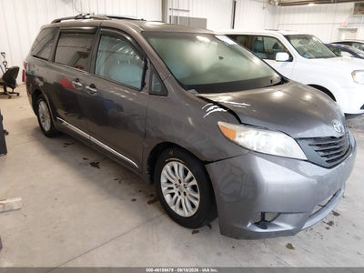 2015 TOYOTA SIENNA XLE 8 PASSENGER