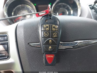 CHRYSLER TOWN & COUNTRY