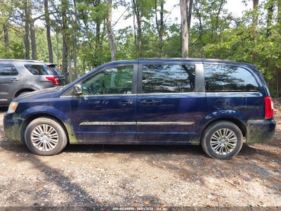 CHRYSLER TOWN & COUNTRY