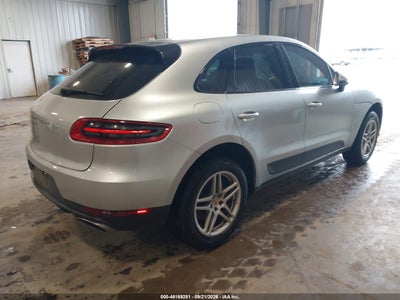 PORSCHE MACAN