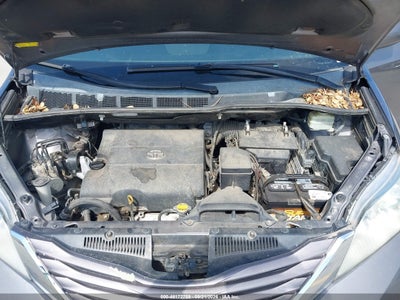 2015 TOYOTA SIENNA 10