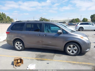2015 TOYOTA SIENNA 13