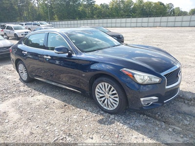 INFINITI Q70L
