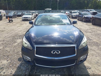 INFINITI Q70L