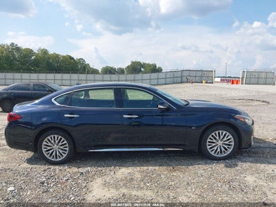 INFINITI Q70L