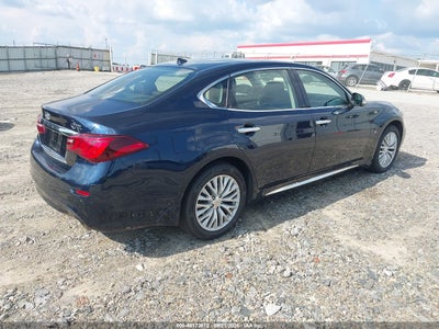 INFINITI Q70L