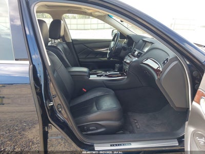 INFINITI Q70L