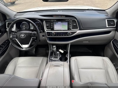 2017 TOYOTA HIGHLANDER 6