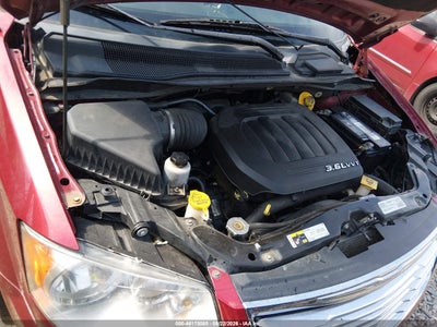 CHRYSLER TOWN & COUNTRY