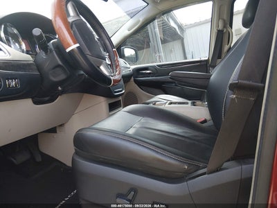 CHRYSLER TOWN & COUNTRY