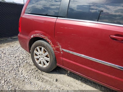 CHRYSLER TOWN & COUNTRY
