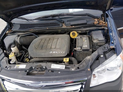 CHRYSLER TOWN & COUNTRY