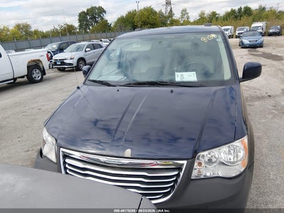 CHRYSLER TOWN & COUNTRY